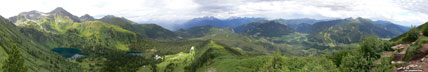 Panorámakép, Rottenmanner Tauern. Kleiner Bösenstein (2395 m) - Grosser Bösenstein (2448 m) - Hauseck (1985 m) - háttérben: Ennstaler Alpen és Eisenerzer Alpen