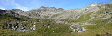 Fallbodeni panoráma (2334 m). A hegyek sorban: Bltoschkopf (2775 m) - Elendschartenkopf (2771 m) - Grosselendscharte (2675 m) - és az Ankogel (3250 m)