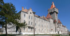 A kastély 1906-ban épült az Osztrák-Magyar Monarchia idején császársági és királyi tüzérségi lövőiskolának